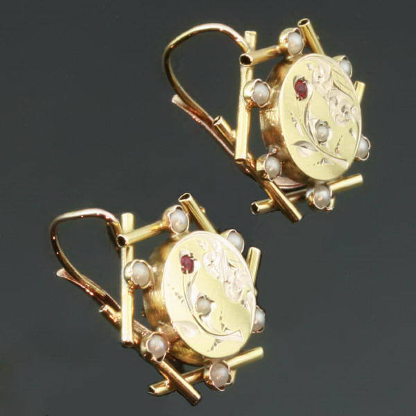 Decorative gold Victorian earrings